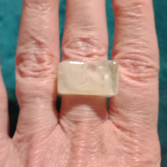 Retro Clear Cream Marbled Resin Ring Chunky - Picture 4 of 4